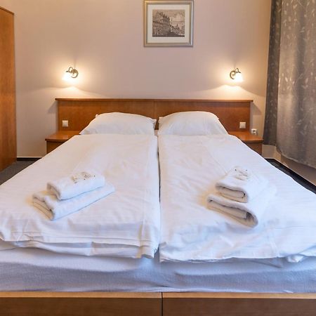 Hotel Slovan Пилзен Екстериор снимка