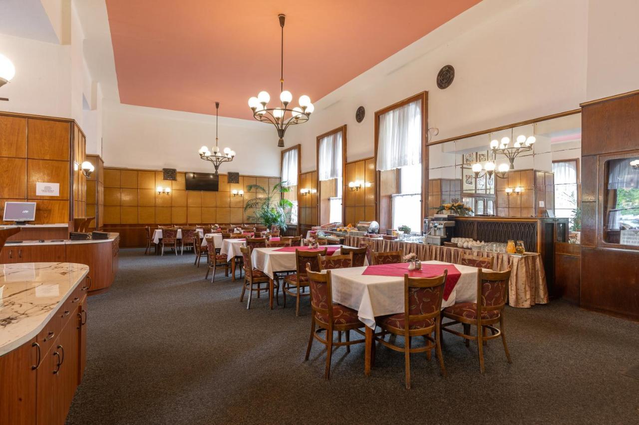 Hotel Slovan Пилзен Екстериор снимка