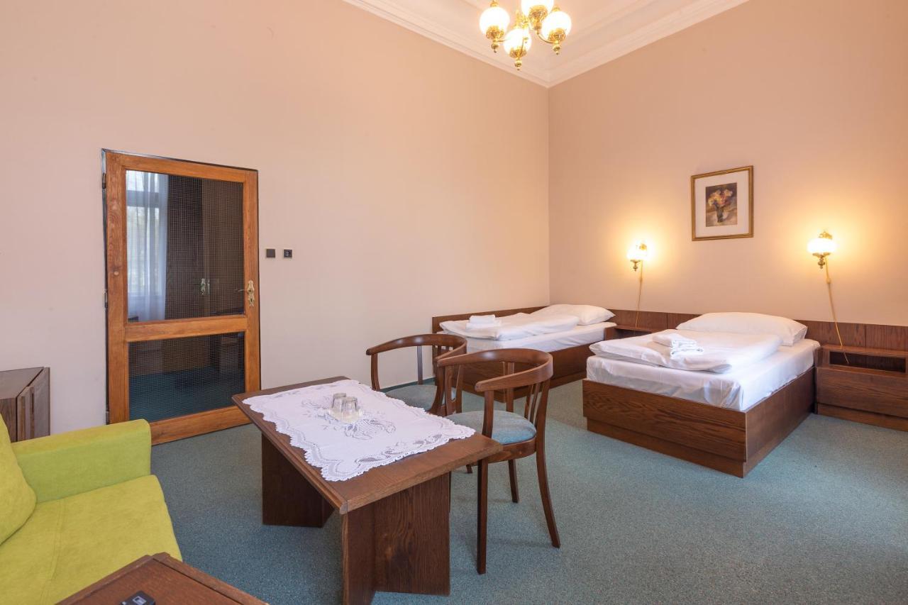 Hotel Slovan Пилзен Екстериор снимка
