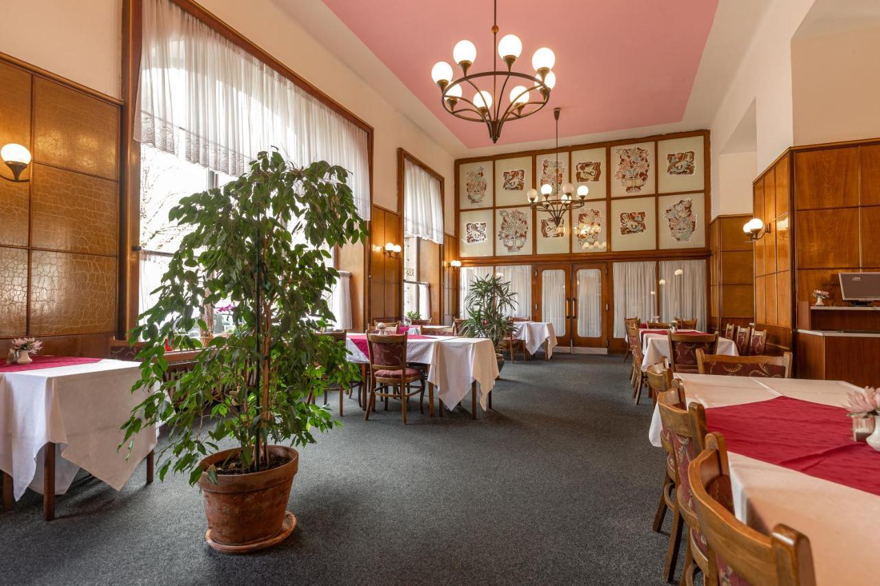 Hotel Slovan Пилзен Екстериор снимка