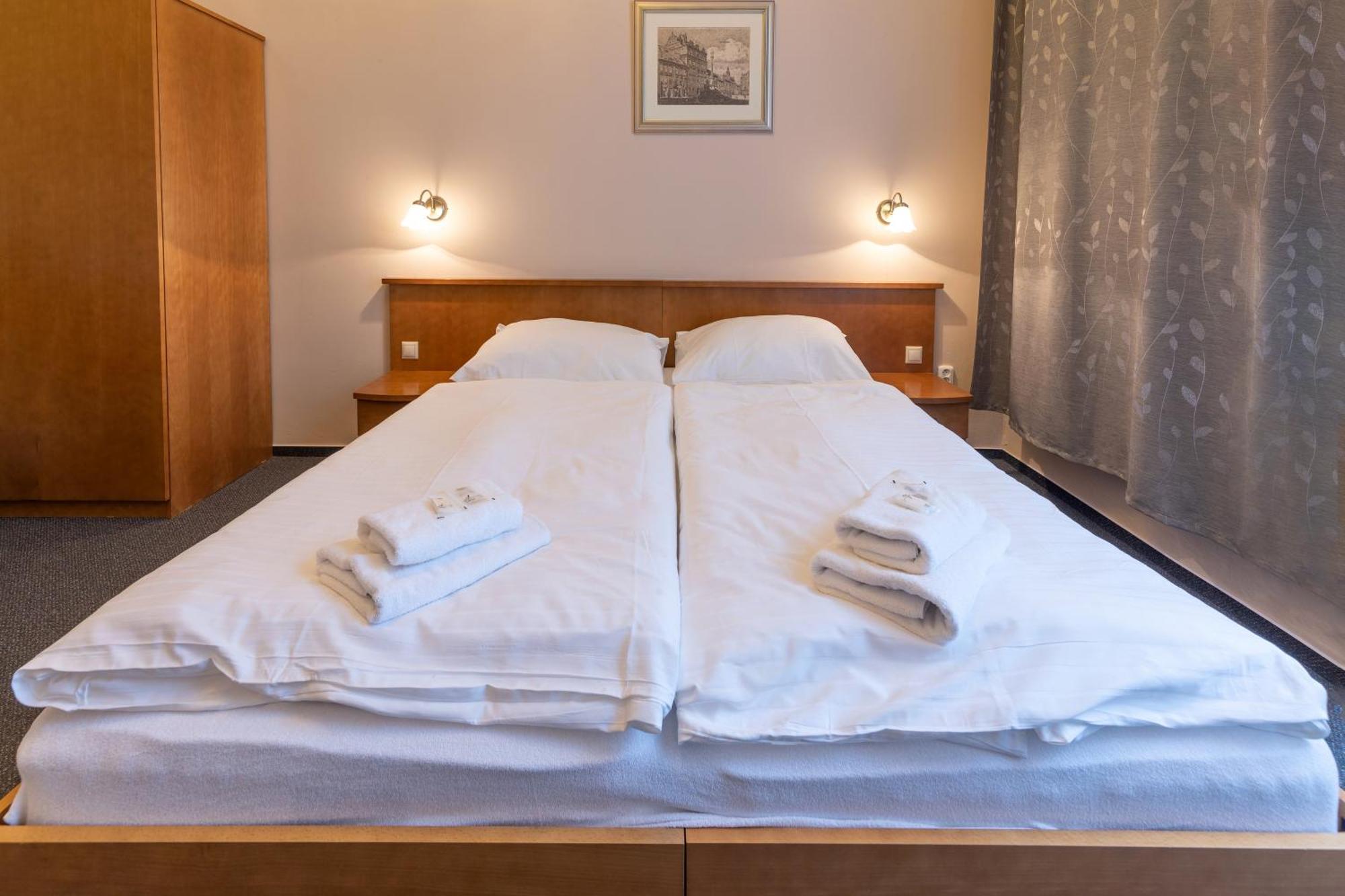 Hotel Slovan Пилзен Екстериор снимка