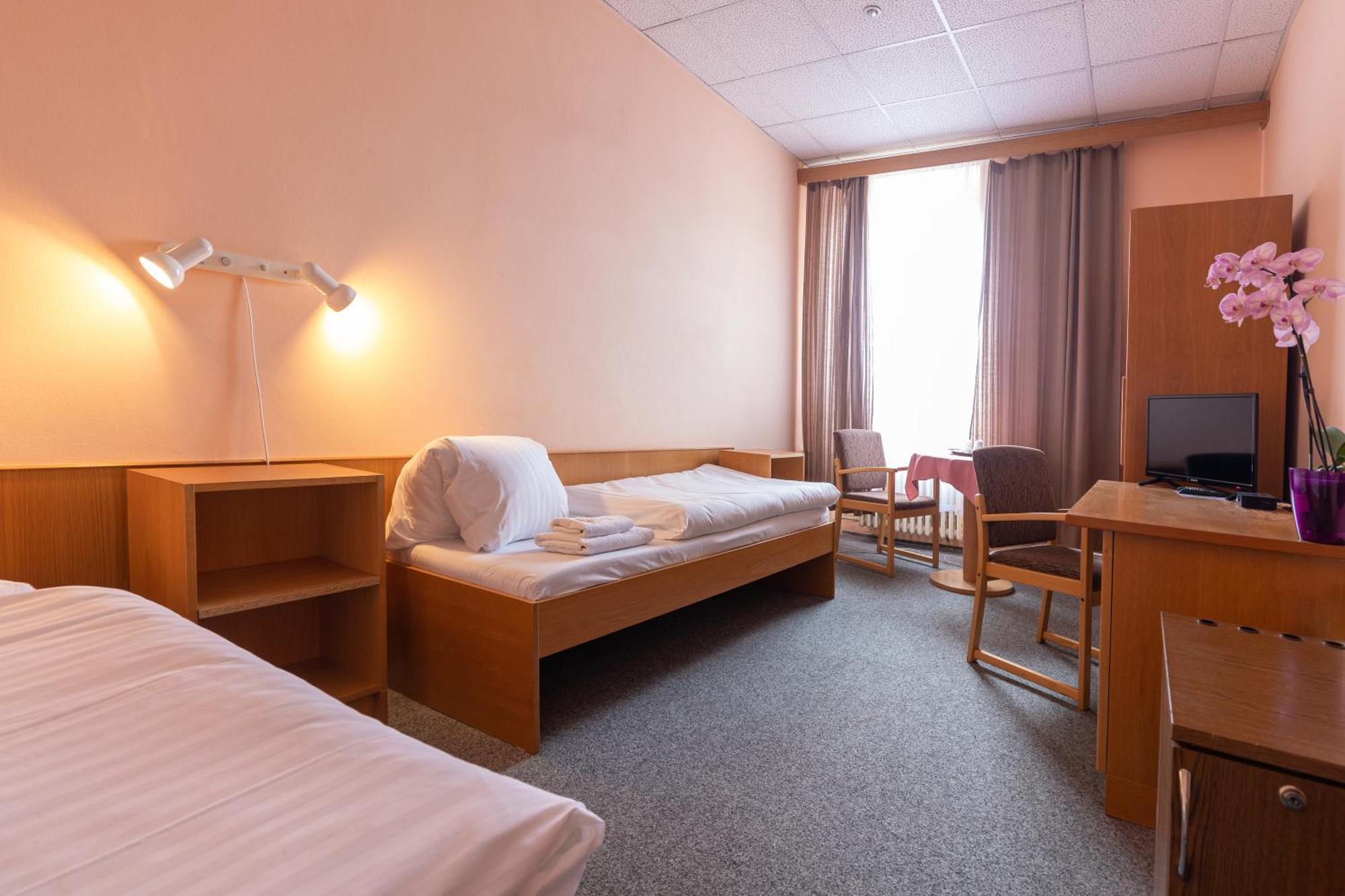 Hotel Slovan Пилзен Екстериор снимка